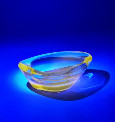 Popelník - uranové sklo