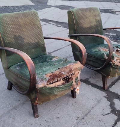 Křesla Halabala k renovaci