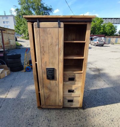 Skřín z mangového dřeva